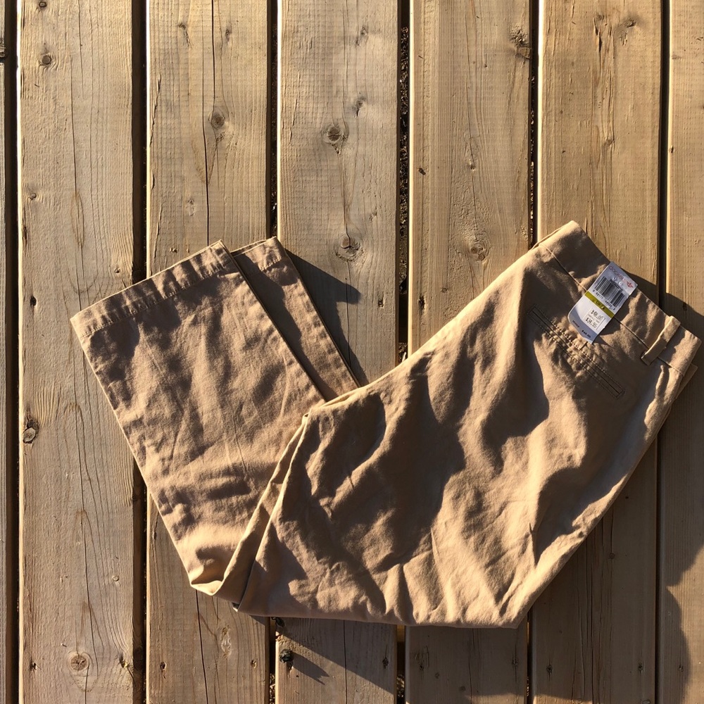 NWT Dockers Beige Summer Stretch Crop Pant Size 14